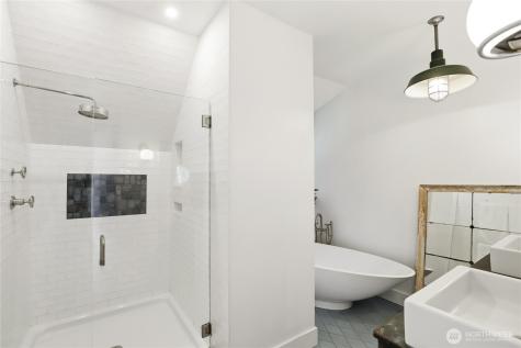 10472 NE Sunrise Bluff Lane Bainbridge Island WA 98110