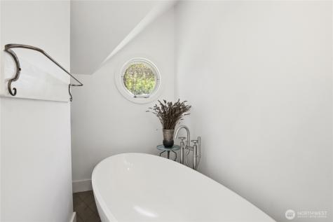 10472 NE Sunrise Bluff Lane Bainbridge Island WA 98110