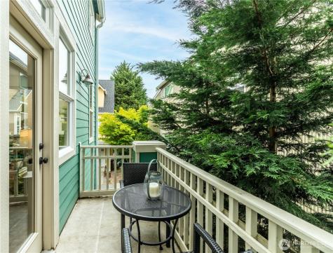 346 Wyatt Way NE Bainbridge Island WA 98110