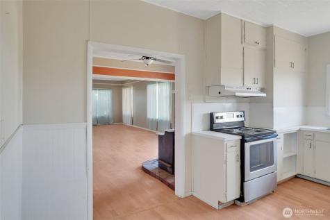 2001 Heckard Road Raymond WA 98577