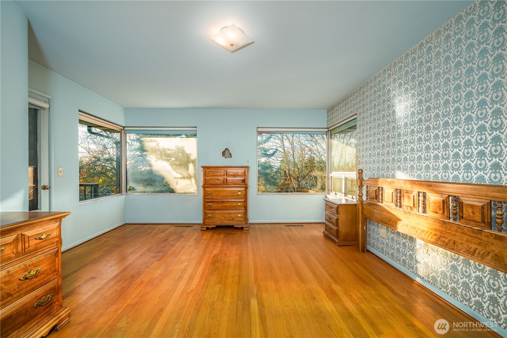 12009 Palatine Avenue N Seattle WA 98133