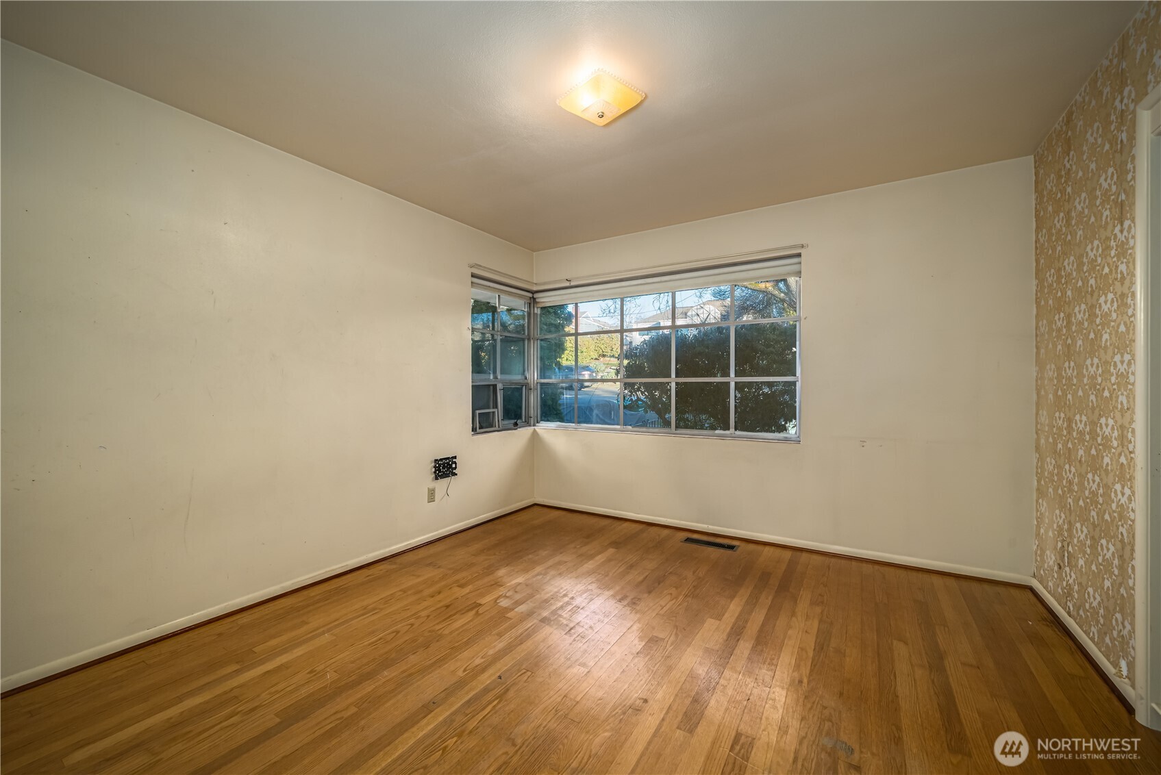 12009 Palatine Avenue N Seattle WA 98133