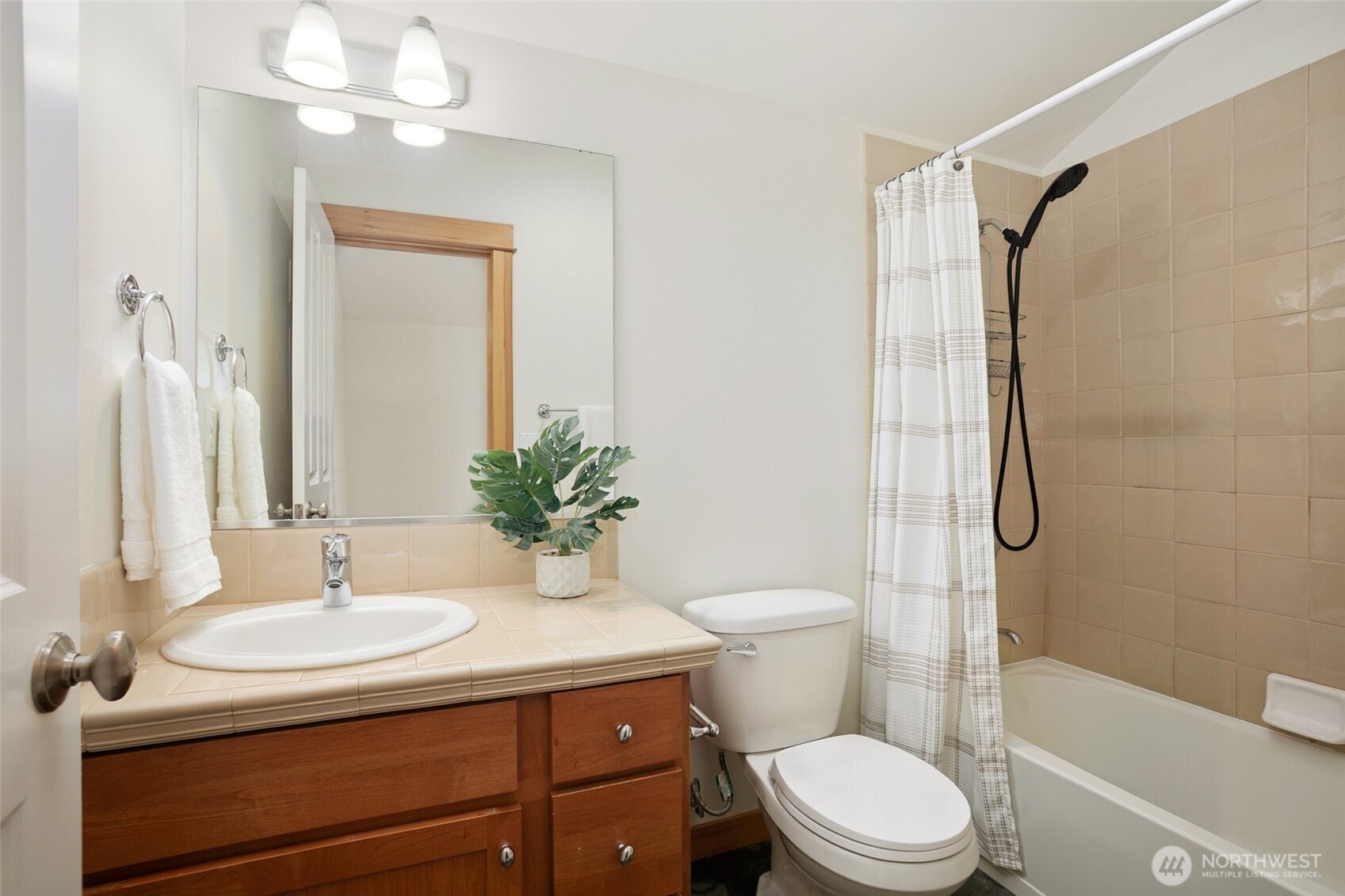 9243 35th Avenue SW Seattle WA 98126