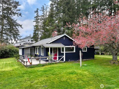 2712 North Bluff Road Greenbank WA 98253
