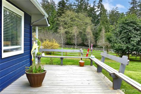 2712 North Bluff Road Greenbank WA 98253