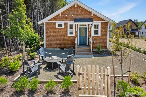 24 Switchback Lane Pacific Beach WA 98571