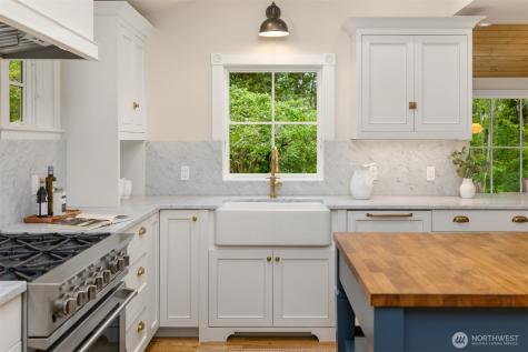 4080 Crystal Springs Drive NE Bainbridge Island WA 98110