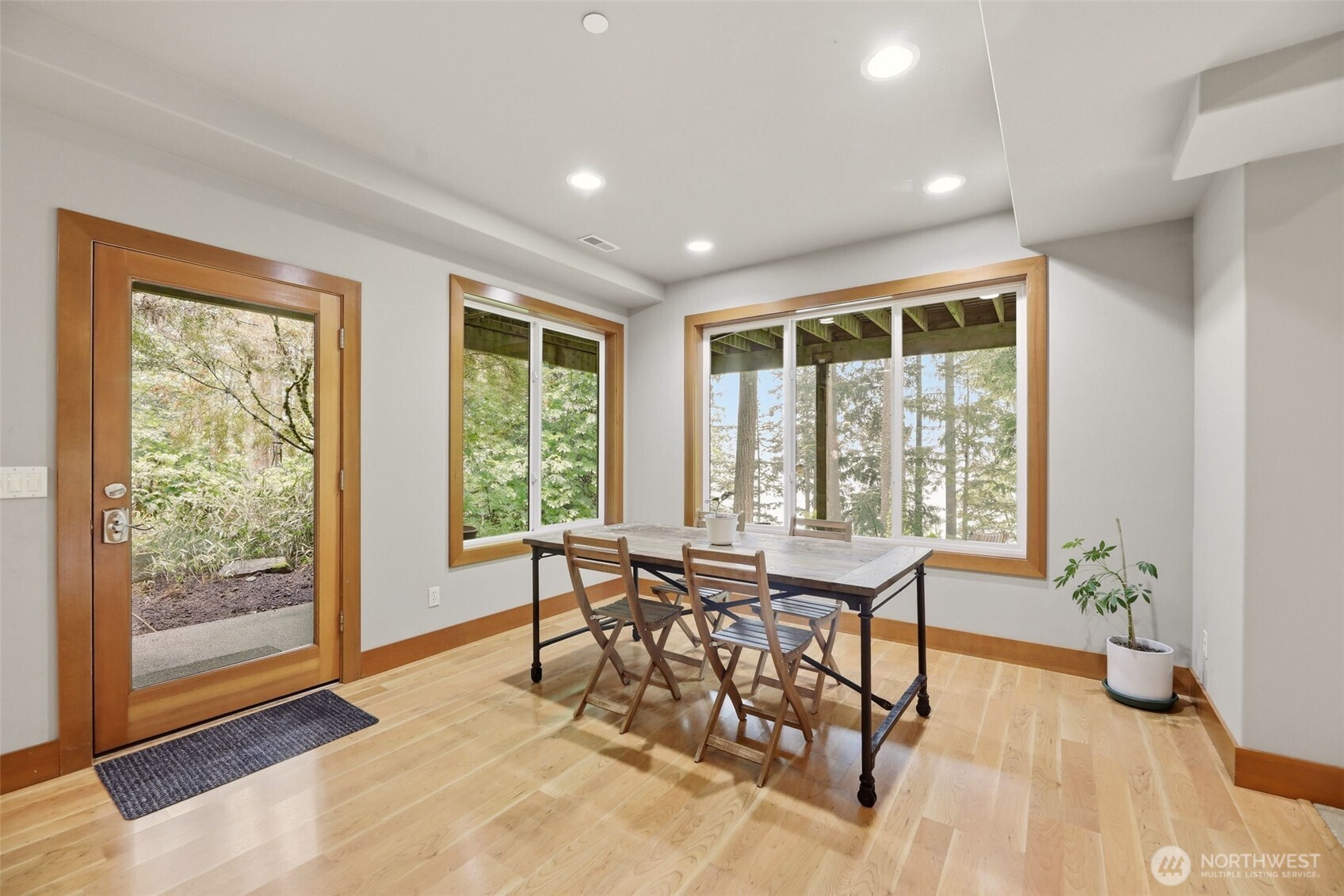 18603 E Spring Lake Drive SE Renton WA 98058