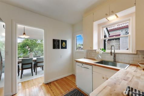 7738 Jones Avenue NW Seattle WA 98117
