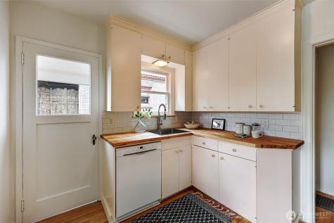 7738 Jones Avenue NW Seattle WA 98117