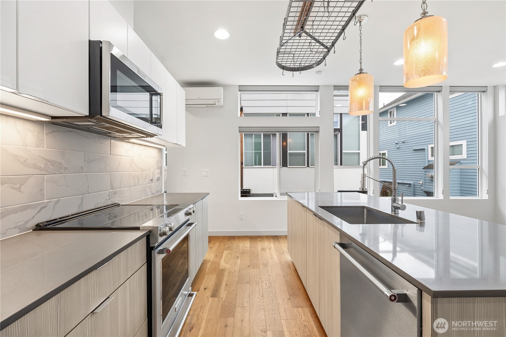 9043 Mary Avenue NW Seattle WA 98117