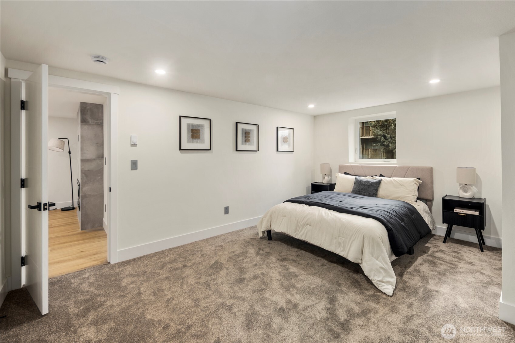 5520 Brooklyn Avenue NE Seattle WA 98105