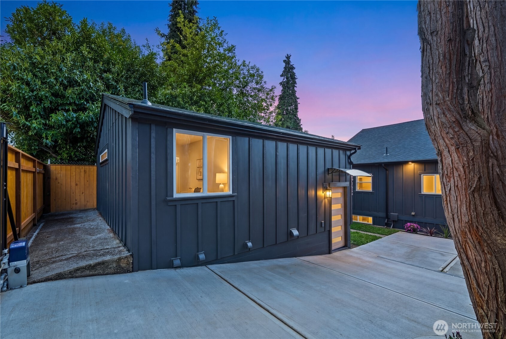 5520 Brooklyn Avenue NE Seattle WA 98105