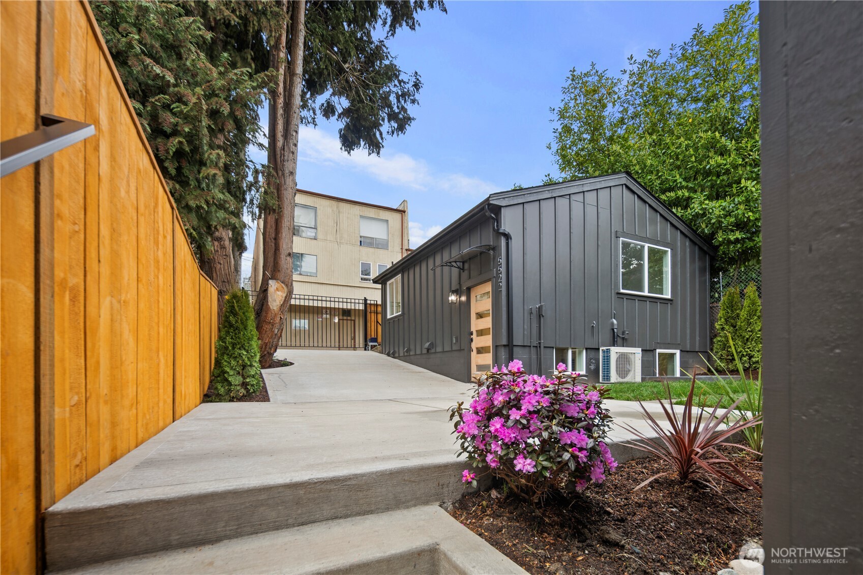 5520 Brooklyn Avenue NE Seattle WA 98105
