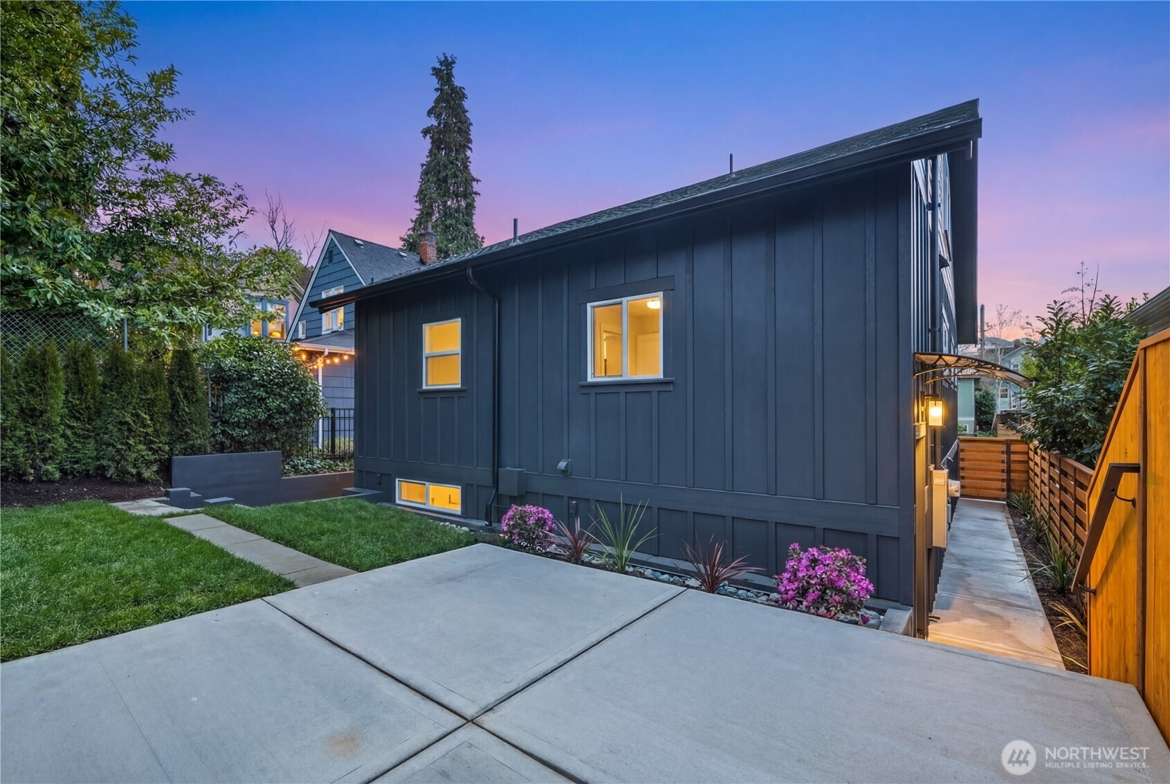 5520 Brooklyn Avenue NE Seattle WA 98105
