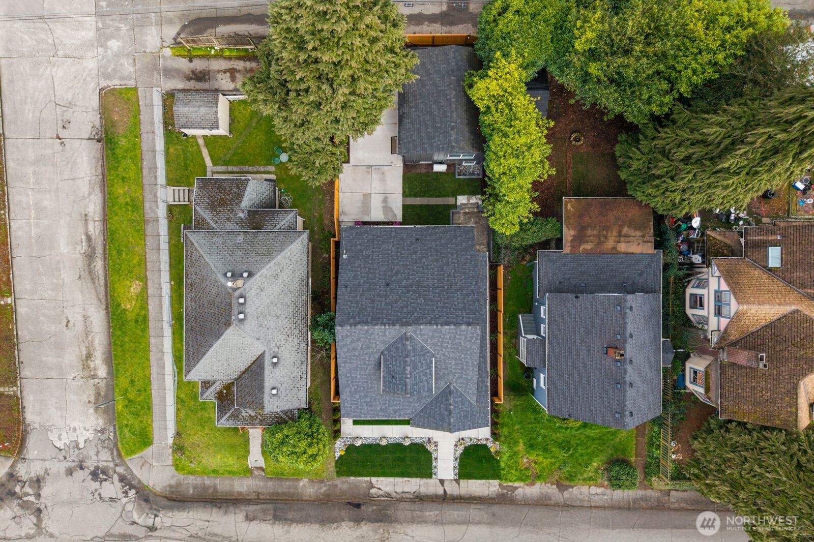 5520 Brooklyn Avenue NE Seattle WA 98105
