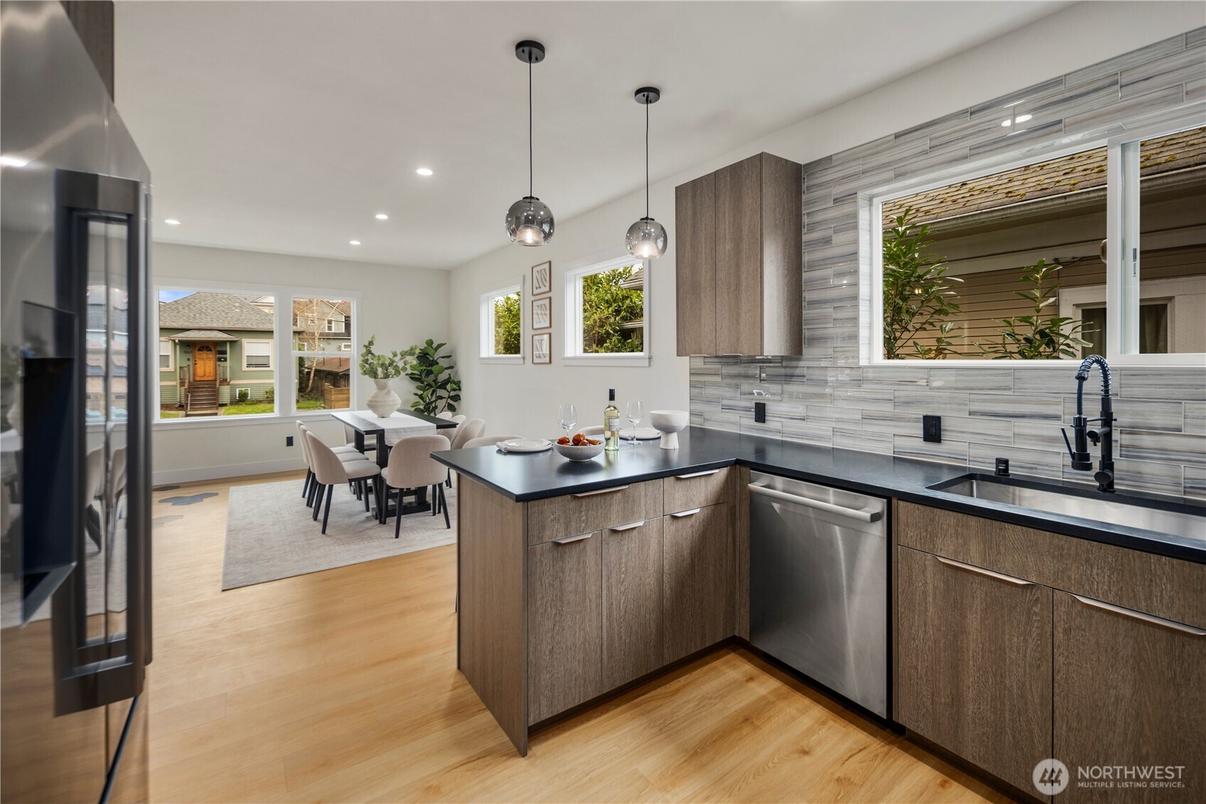 5520 Brooklyn Avenue NE Seattle WA 98105