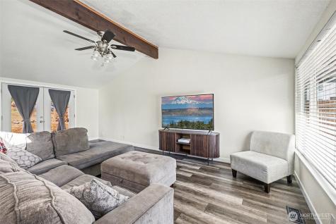 12211 109th Avenue Ct E Puyallup WA 98374