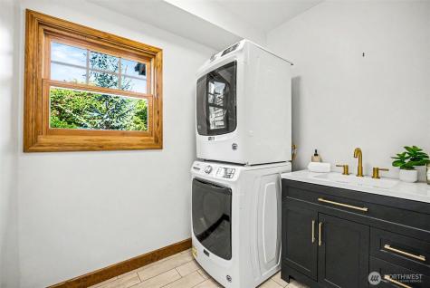 1427 Northlake Way NW Bremerton WA 98312