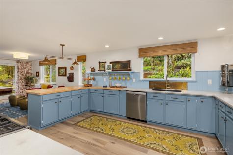 15335 Sunrise Drive NE Bainbridge Island WA 98110