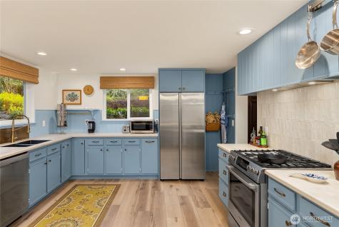 15335 Sunrise Drive NE Bainbridge Island WA 98110