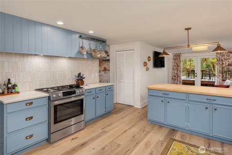 15335 Sunrise Drive NE Bainbridge Island WA 98110