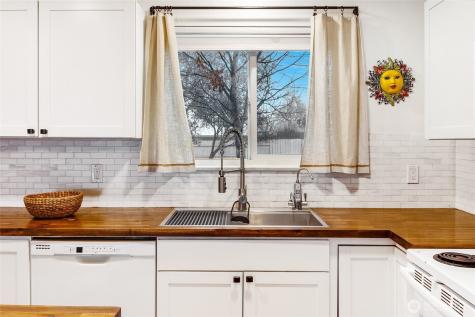 326 W 8th Street Warden WA 98857