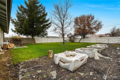 326 W 8th Street Warden WA 98857