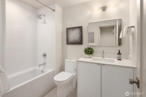 815 18th Avenue W Kirkland WA 98033