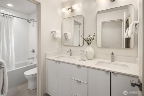 815 18th Avenue W Kirkland WA 98033