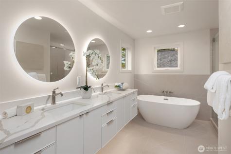 815 18th Avenue W Kirkland WA 98033