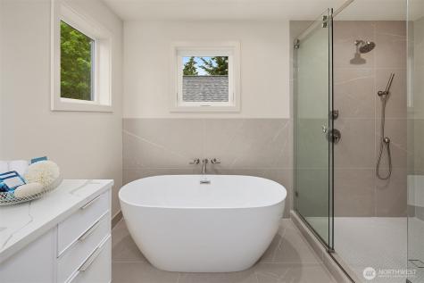 815 18th Avenue W Kirkland WA 98033