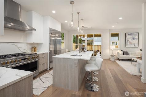 815 18th Avenue W Kirkland WA 98033