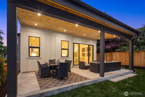 815 18th Avenue W Kirkland WA 98033