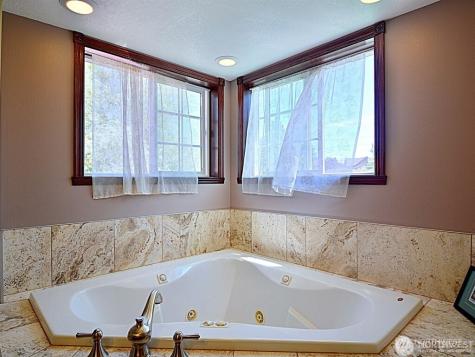7842 Lake City Way NE Seattle WA 98115
