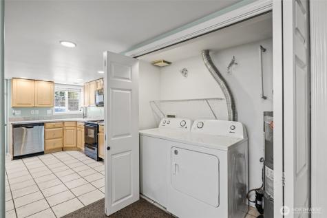 7842 Lake City Way NE Seattle WA 98115