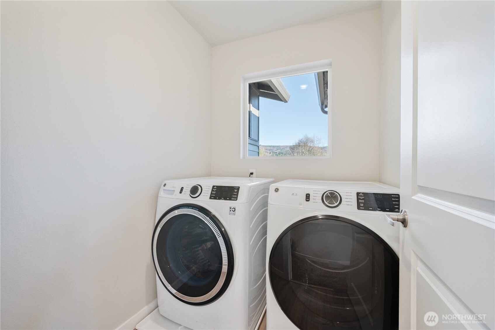 109 Hill Drive Cathlamet WA 98612