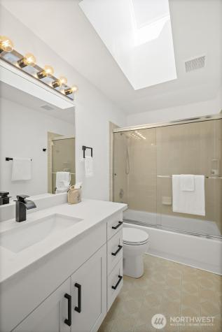 9219 S 237th Place Kent WA 98031
