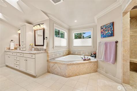 5422 106th Avenue NE Kirkland WA 98033