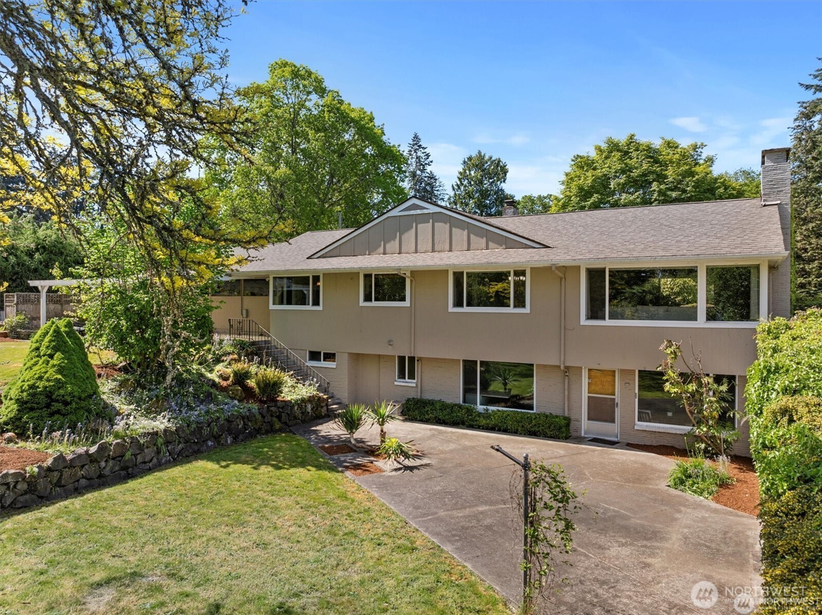 11411 Clovercrest Drive SW Lakewood WA 98499