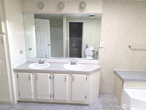 2421 S 370th Place Federal Way WA 98003