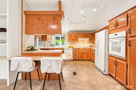 17308 Woodcrest Drive NE Bothell WA 98011