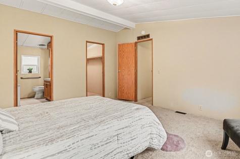 17308 Woodcrest Drive NE Bothell WA 98011