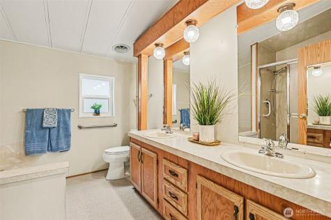 17308 Woodcrest Drive NE Bothell WA 98011