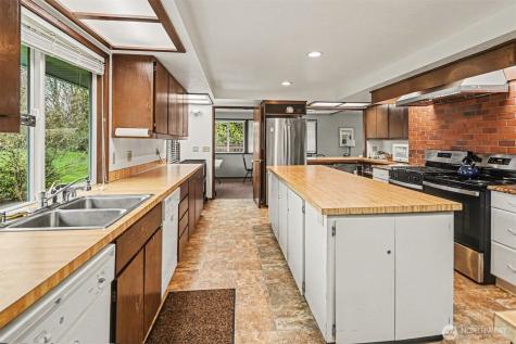 17308 Woodcrest Drive NE Bothell WA 98011