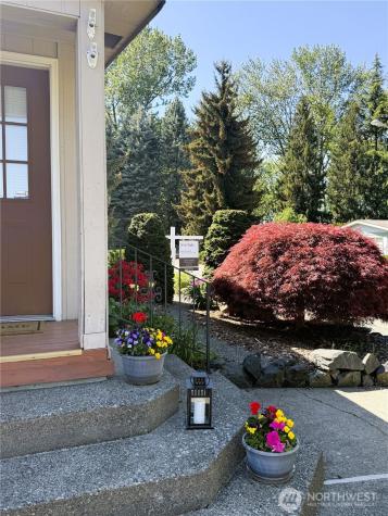 17308 Woodcrest Drive NE Bothell WA 98011