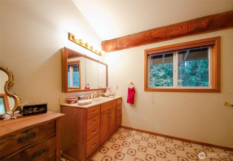 201 Jylha Rochester WA 98579