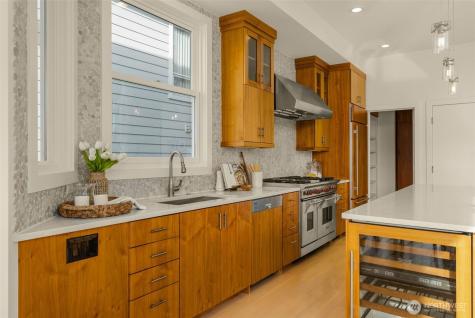 6007 Hazelwood Lane SE Bellevue WA 98006