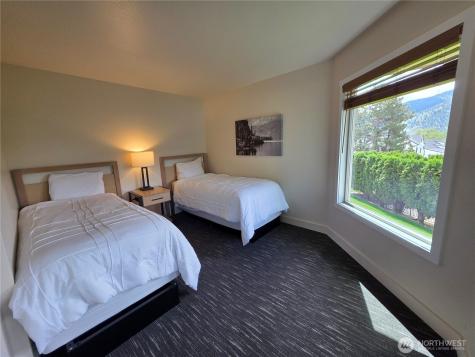 1 Lodge 609-m Manson WA 98831