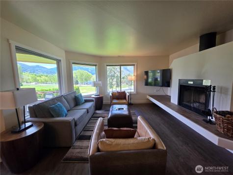 1 Lodge 609-m Manson WA 98831